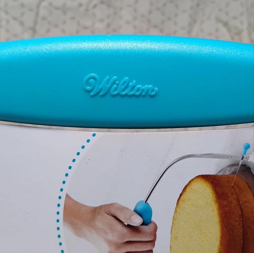 Wilton Adjustable Cake Leveler